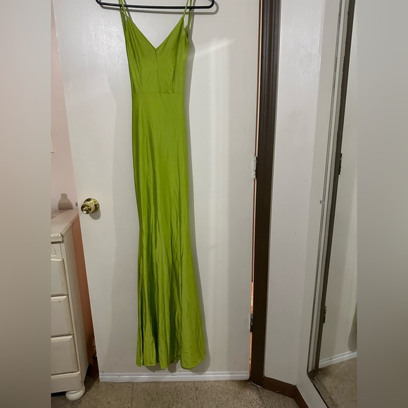 LIME GREEN BACKLESS DRESS - Picture 4 of 4